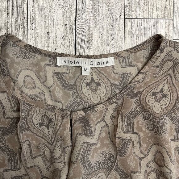 Violet + Claire Sleeveless Sheer Blouse Size Medium - Picture 3 of 4